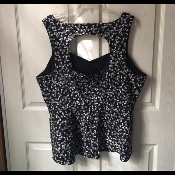 Torrid | floral Peplum Top - Picture 4 of 6